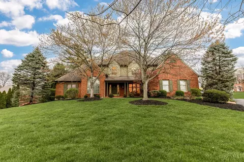 9850 Pondside Ct, Evendale, OH 45241