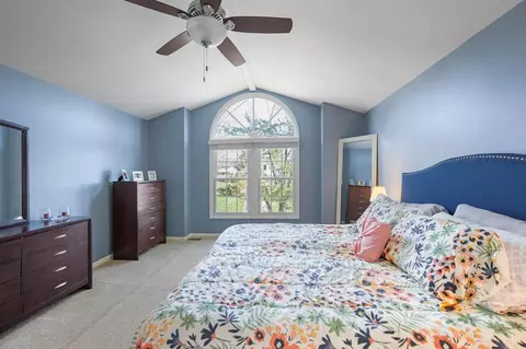 Bedroom - 9221 Applecrest Ct, Cincinnati, OH 45242 photo 2 of 9