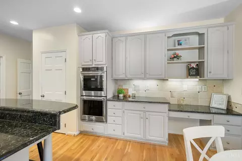 Kitchen - 9221 Applecrest Ct, Cincinnati, OH 45242 photo 5 of 7