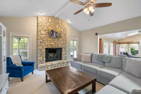 Living - 9221 Applecrest Ct, Cincinnati, OH 45242 photo 3 of 5