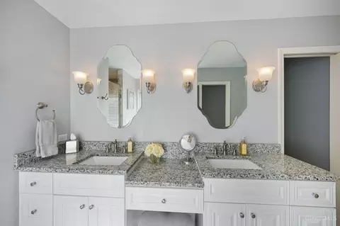 Bath - 9221 Applecrest Ct, Cincinnati, OH 45242 photo 6 of 8