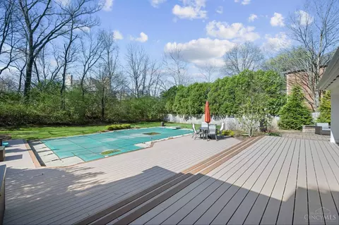 Exterior - 9221 Applecrest Ct, Cincinnati, OH 45242 photo 5 of 19