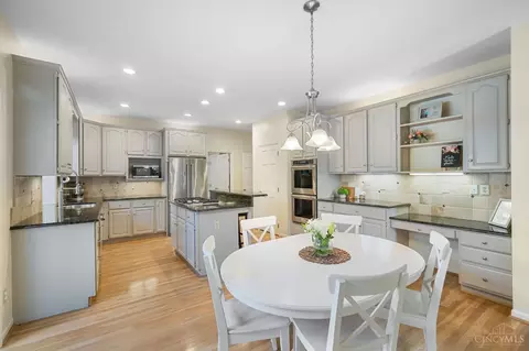 Kitchen - 9221 Applecrest Ct, Cincinnati, OH 45242 photo 1 of 7