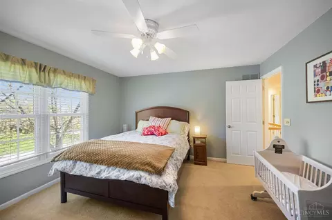 Bedroom - 9221 Applecrest Ct, Cincinnati, OH 45242 photo 3 of 9