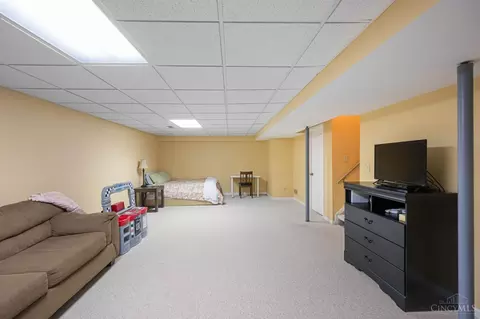 Bedroom - 9221 Applecrest Ct, Cincinnati, OH 45242 photo 9 of 9