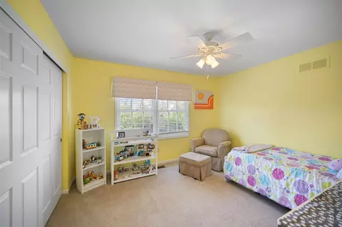 Bedroom - 9221 Applecrest Ct, Cincinnati, OH 45242 photo 8 of 9