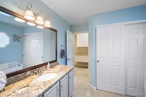 Bath - 9221 Applecrest Ct, Cincinnati, OH 45242 photo 2 of 8