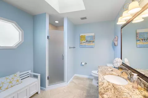 Bath - 9221 Applecrest Ct, Cincinnati, OH 45242 photo 1 of 8