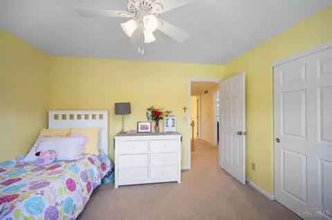 Bedroom - 9221 Applecrest Ct, Cincinnati, OH 45242 photo 7 of 9
