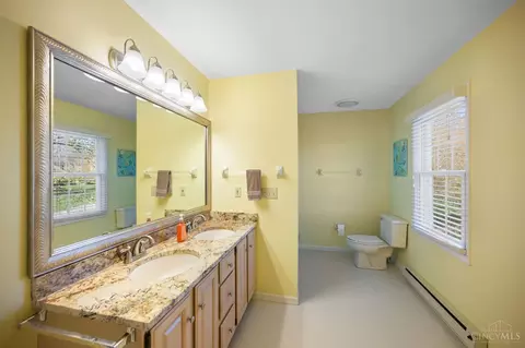 Bath - 9221 Applecrest Ct, Cincinnati, OH 45242 photo 7 of 8