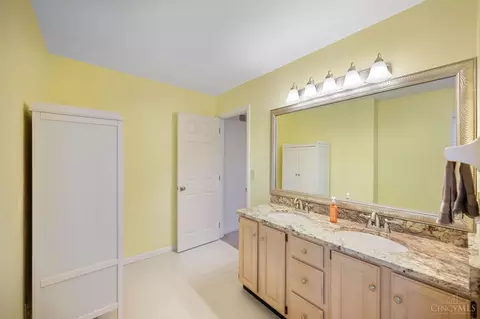 Bath - 9221 Applecrest Ct, Cincinnati, OH 45242 photo 8 of 8