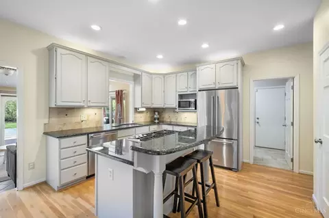Kitchen - 9221 Applecrest Ct, Cincinnati, OH 45242 photo 3 of 7