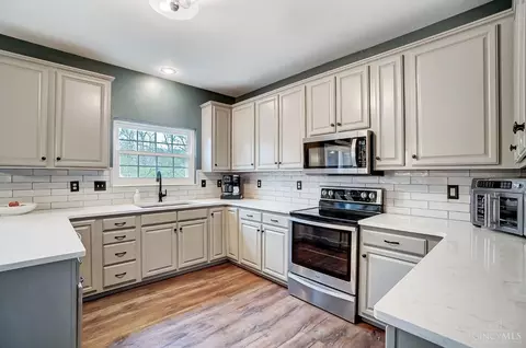 Kitchen - 3876 Bremen Pass, Cleves, OH 45002 photo 3 of 4