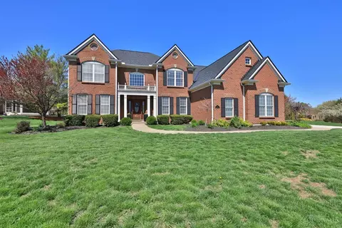 4 St Edmunds Place Dr, Glendale, OH 45246