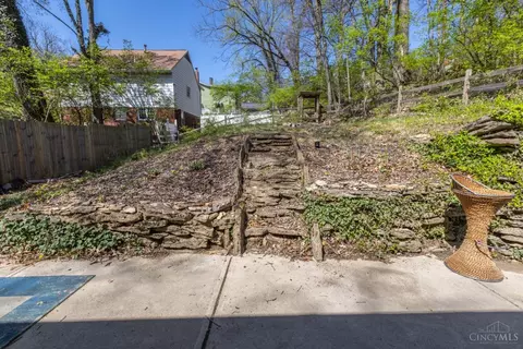 Exterior - 2856 Sterrett Ave, Cincinnati, OH 45204 photo 5 of 8