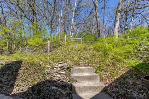 Exterior - 2856 Sterrett Ave, Cincinnati, OH 45204 photo 7 of 8