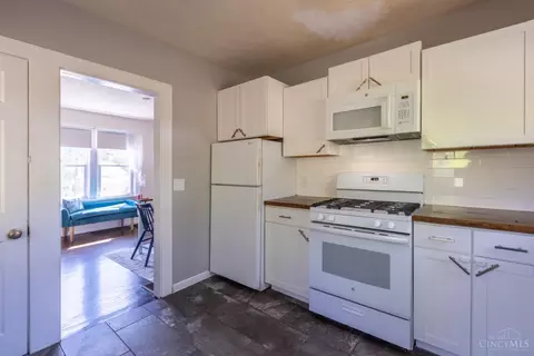 Kitchen - 2856 Sterrett Ave, Cincinnati, OH 45204 photo 2 of 3