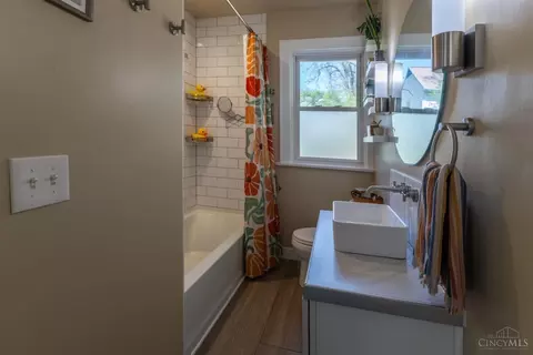Bath - 2856 Sterrett Ave, Cincinnati, OH 45204 photo 2 of 2