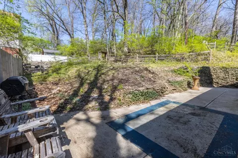 Exterior - 2856 Sterrett Ave, Cincinnati, OH 45204 photo 3 of 8