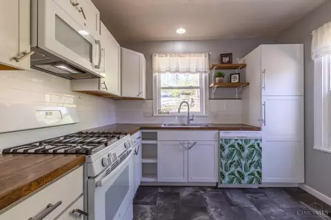 Kitchen - 2856 Sterrett Ave, Cincinnati, OH 45204 photo 3 of 3