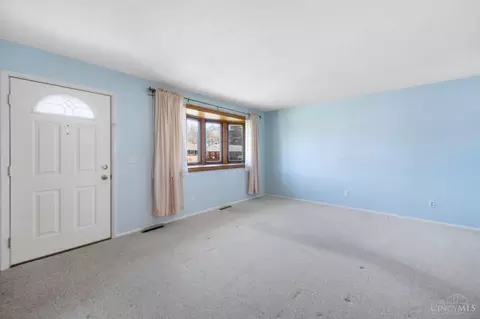 595 Comet Dr, Cincinnati, OH 45244 photo 3