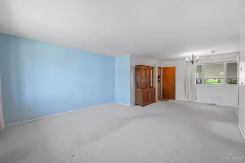 595 Comet Dr, Cincinnati, OH 45244 photo 4