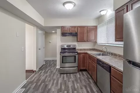 Kitchen - 915 Smiley Ave, Forest Park, OH 45240 photo 2 of 3