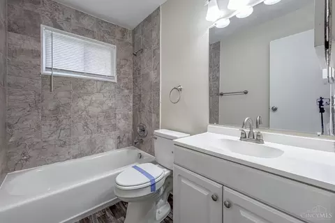 Bath - 915 Smiley Ave, Forest Park, OH 45240 photo 3 of 3
