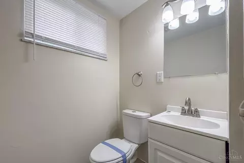 Bath - 915 Smiley Ave, Forest Park, OH 45240 photo 2 of 3