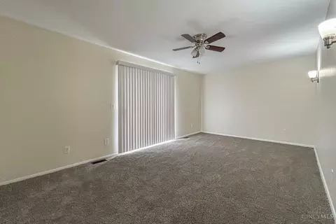 Living - 915 Smiley Ave, Forest Park, OH 45240 photo 3 of 4