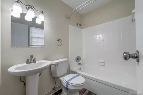 Bath - 915 Smiley Ave, Forest Park, OH 45240 photo 1 of 3