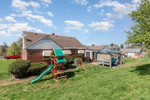 Exterior - 230 Ohio Cir, Reading, OH 45215 photo 4 of 5