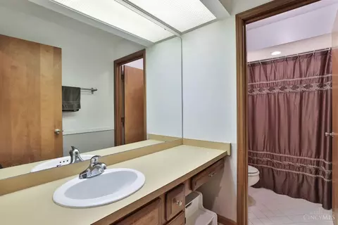 Bath - 8564 Landen Cv, Maineville, OH 45039 photo 5 of 8