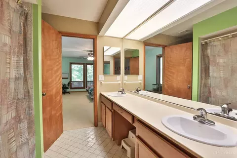 Bath - 8564 Landen Cv, Maineville, OH 45039 photo 8 of 8