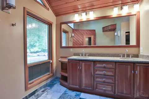 Bath - 8564 Landen Cv, Maineville, OH 45039 photo 2 of 8