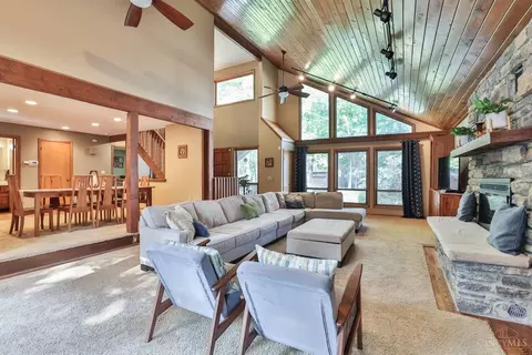 Living - 8564 Landen Cv, Maineville, OH 45039 photo 4 of 5