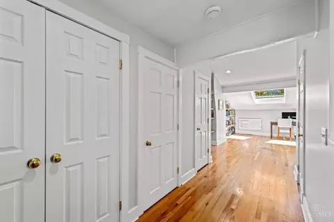 Entry Way - 1311 Spring St, Cincinnati, OH 45202 photo 8 of 14