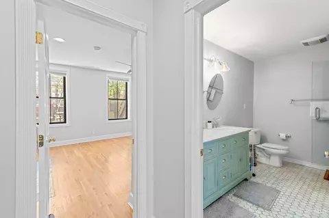 Entry Way - 1311 Spring St, Cincinnati, OH 45202 photo 6 of 14
