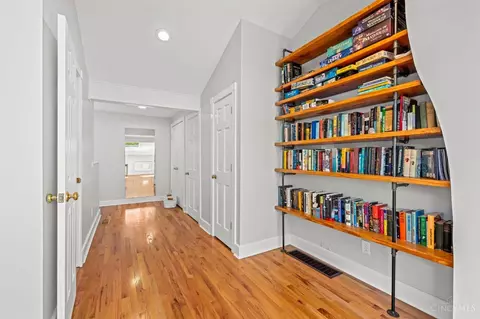 Entry Way - 1311 Spring St, Cincinnati, OH 45202 photo 11 of 14