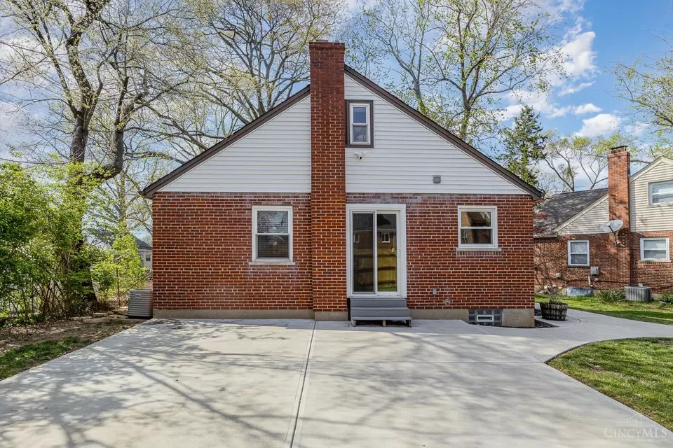 Exterior - 5764 Oriole Ct, Fairfax, OH 45227 photo 5 of 6
