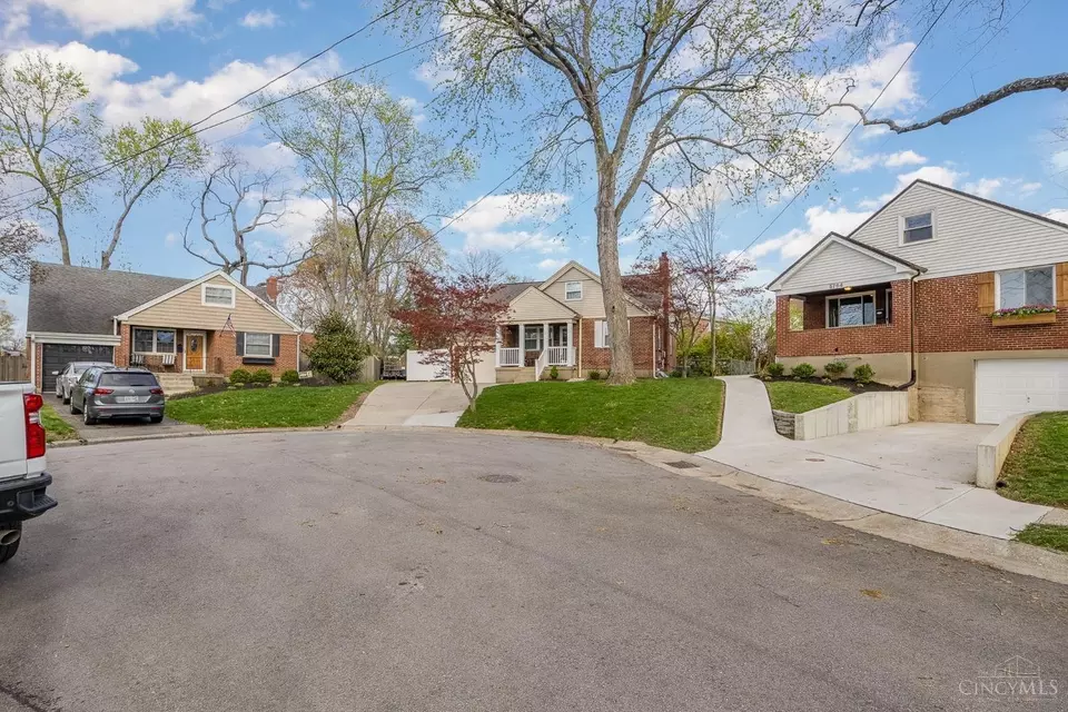 Exterior - 5764 Oriole Ct, Fairfax, OH 45227 photo 3 of 6
