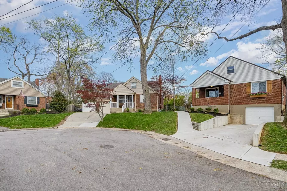 Exterior - 5764 Oriole Ct, Fairfax, OH 45227 photo 4 of 6