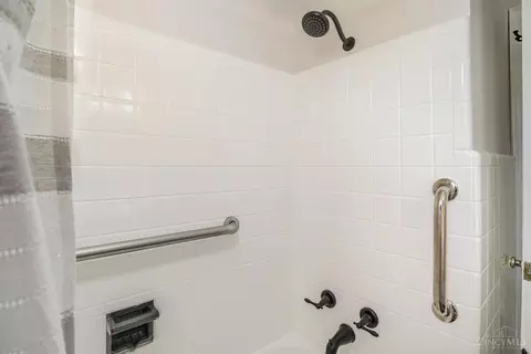 Bath - 5764 Oriole Ct, Fairfax, OH 45227 photo 2 of 2