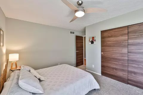 Bedroom - 9591 Heather Ct, Blue Ash, OH 45242 photo 5 of 7