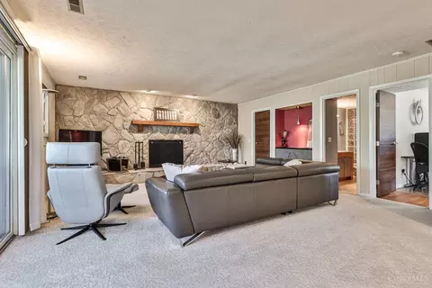 Living - 9591 Heather Ct, Blue Ash, OH 45242 photo 6 of 8