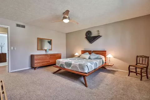 Bedroom - 9591 Heather Ct, Blue Ash, OH 45242 photo 3 of 7