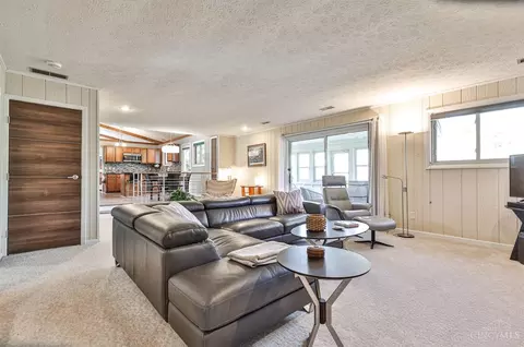 Living - 9591 Heather Ct, Blue Ash, OH 45242 photo 5 of 8