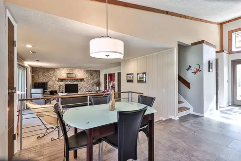 Dining - 9591 Heather Ct, Blue Ash, OH 45242 photo 4 of 4