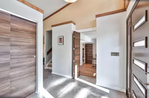 Entry Way - 9591 Heather Ct, Blue Ash, OH 45242 photo 1 of 5