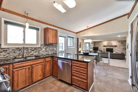 Kitchen - 9591 Heather Ct, Blue Ash, OH 45242 photo 2 of 2